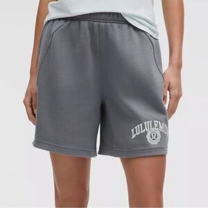 Lululemon Scuba Mid-Rise Oversized Short 7" Graphic
Solar Grey Size Medium NWT
